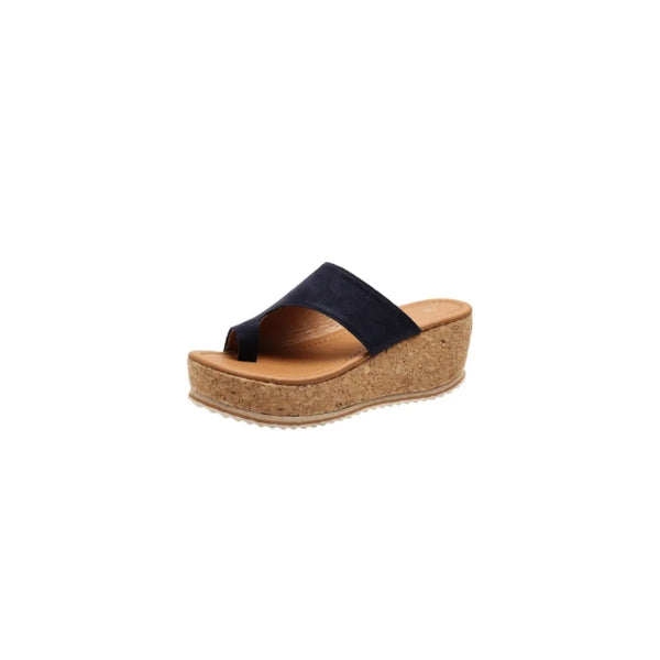 Toe Loop Platform Sandals